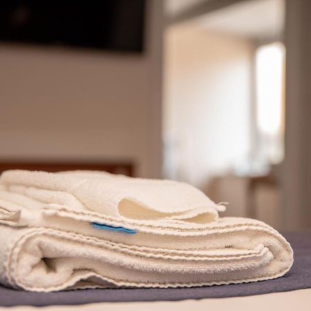 Отель The Oak House Axbridge Экстерьер фото A folded bath sheet