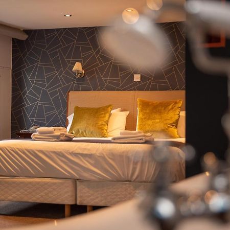 Отель The Oak House Axbridge Экстерьер фото A bedroom at the hotel