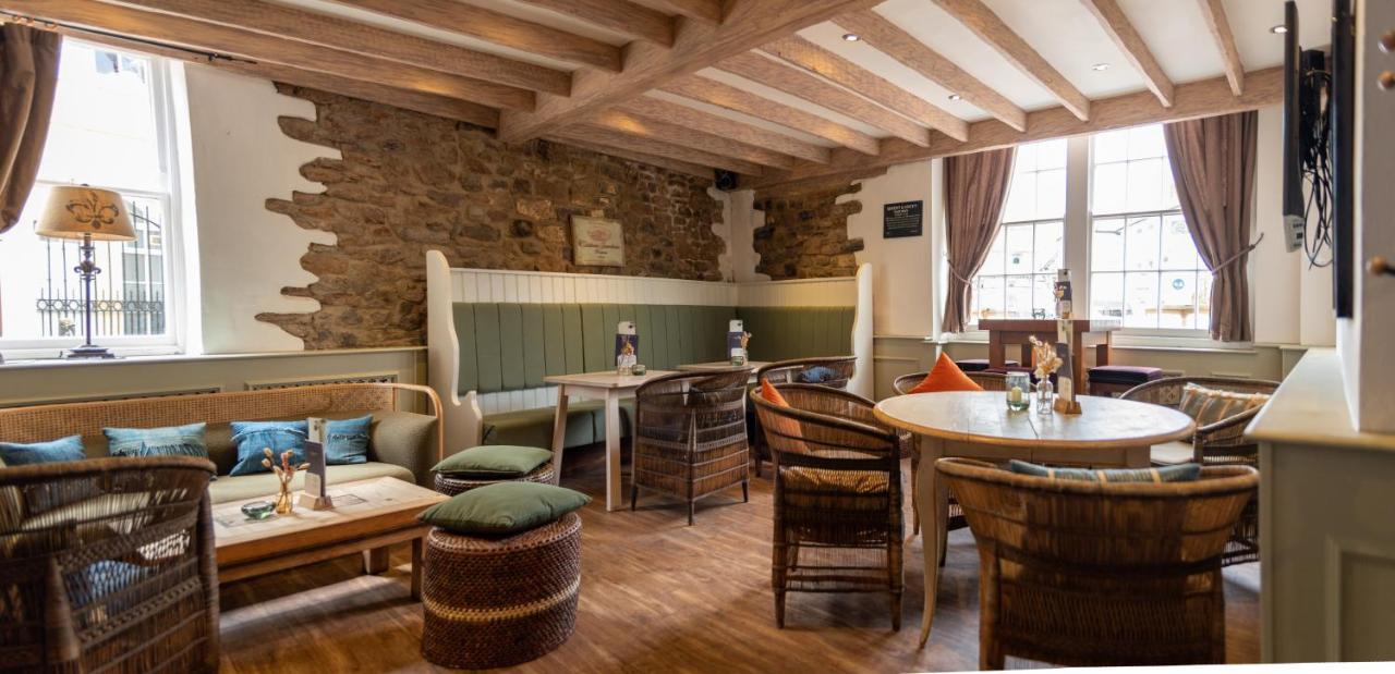 Отель The Oak House Axbridge Экстерьер фото The interior of the restaurant
