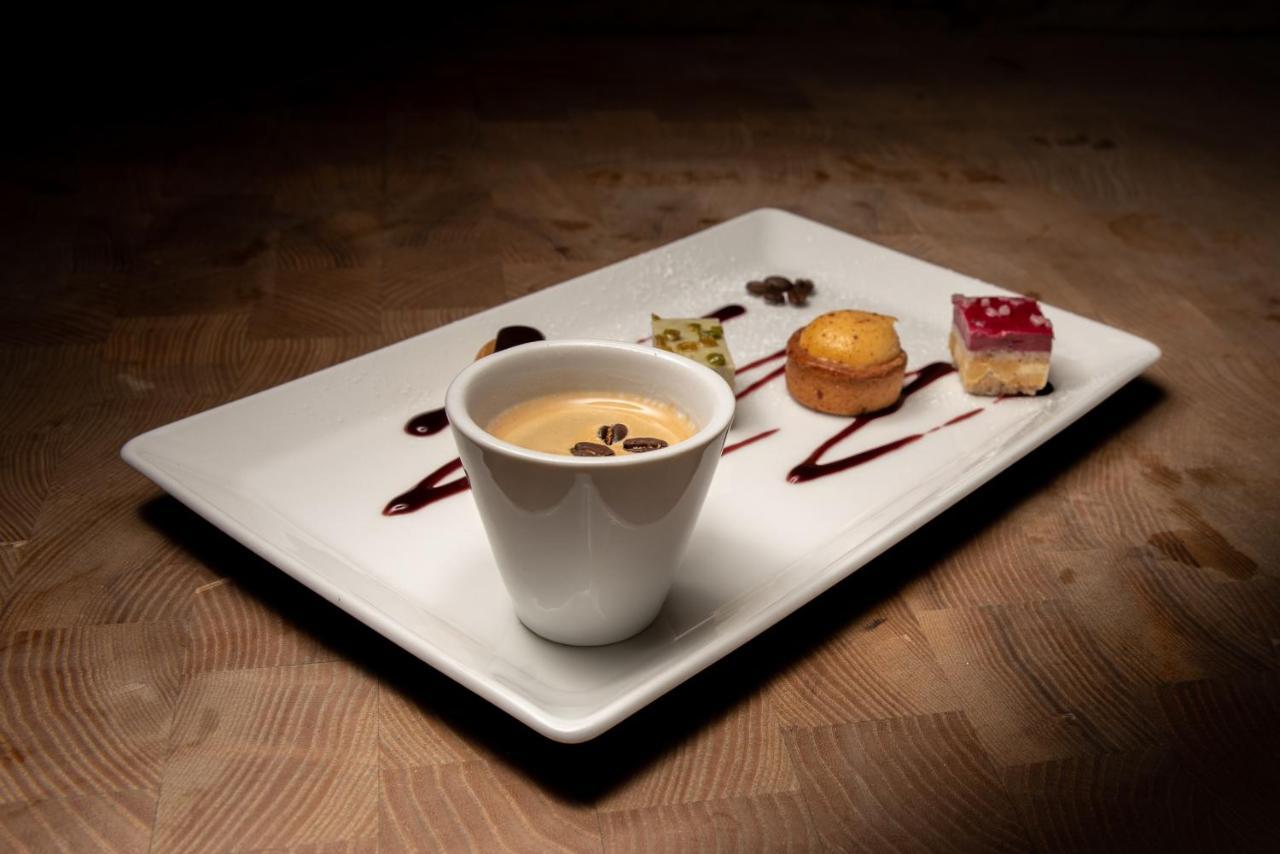 Отель The Oak House Axbridge Экстерьер фото A cup of coffee with petits fours