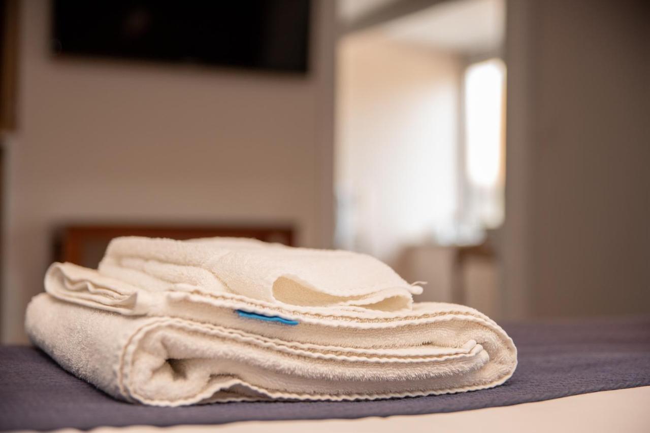 Отель The Oak House Axbridge Экстерьер фото A folded bath sheet