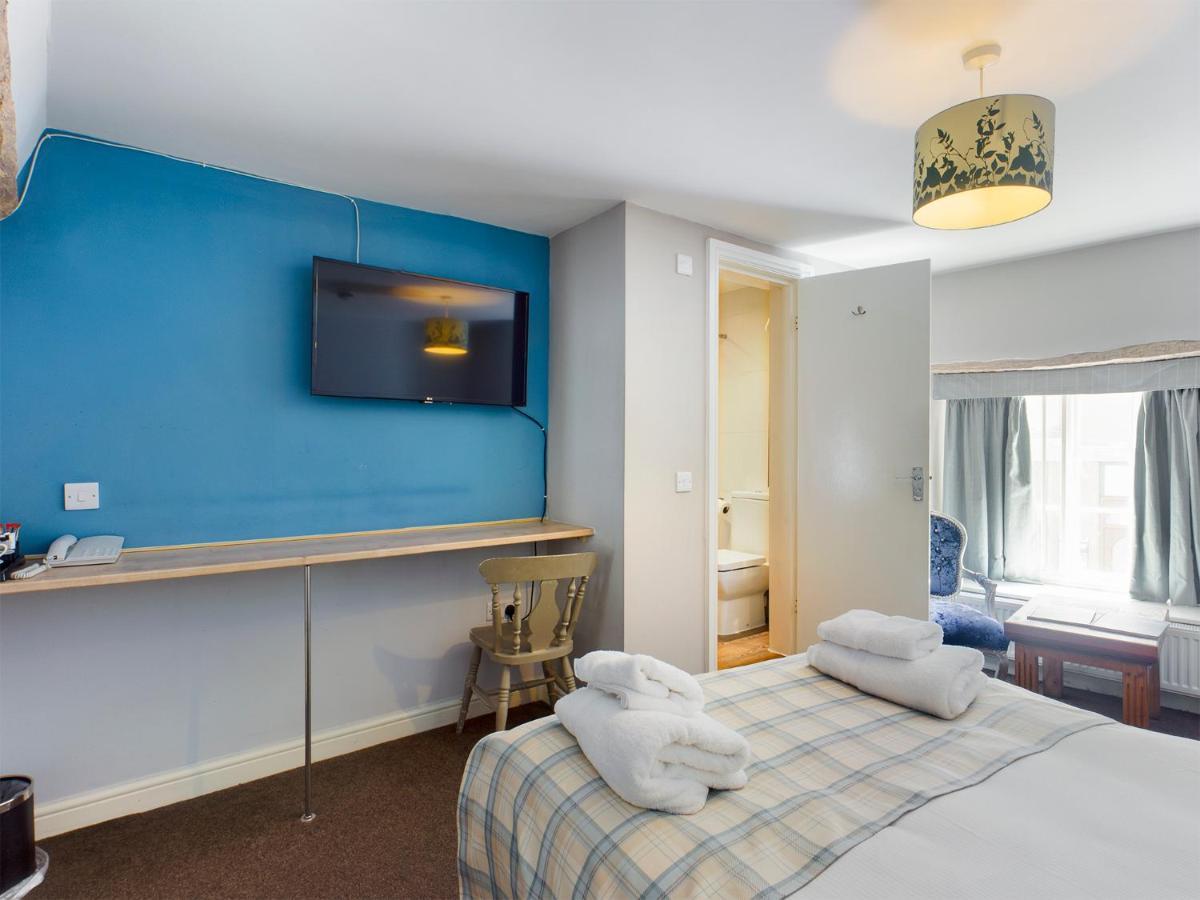 Отель The Oak House Axbridge Экстерьер фото A room at the hotel