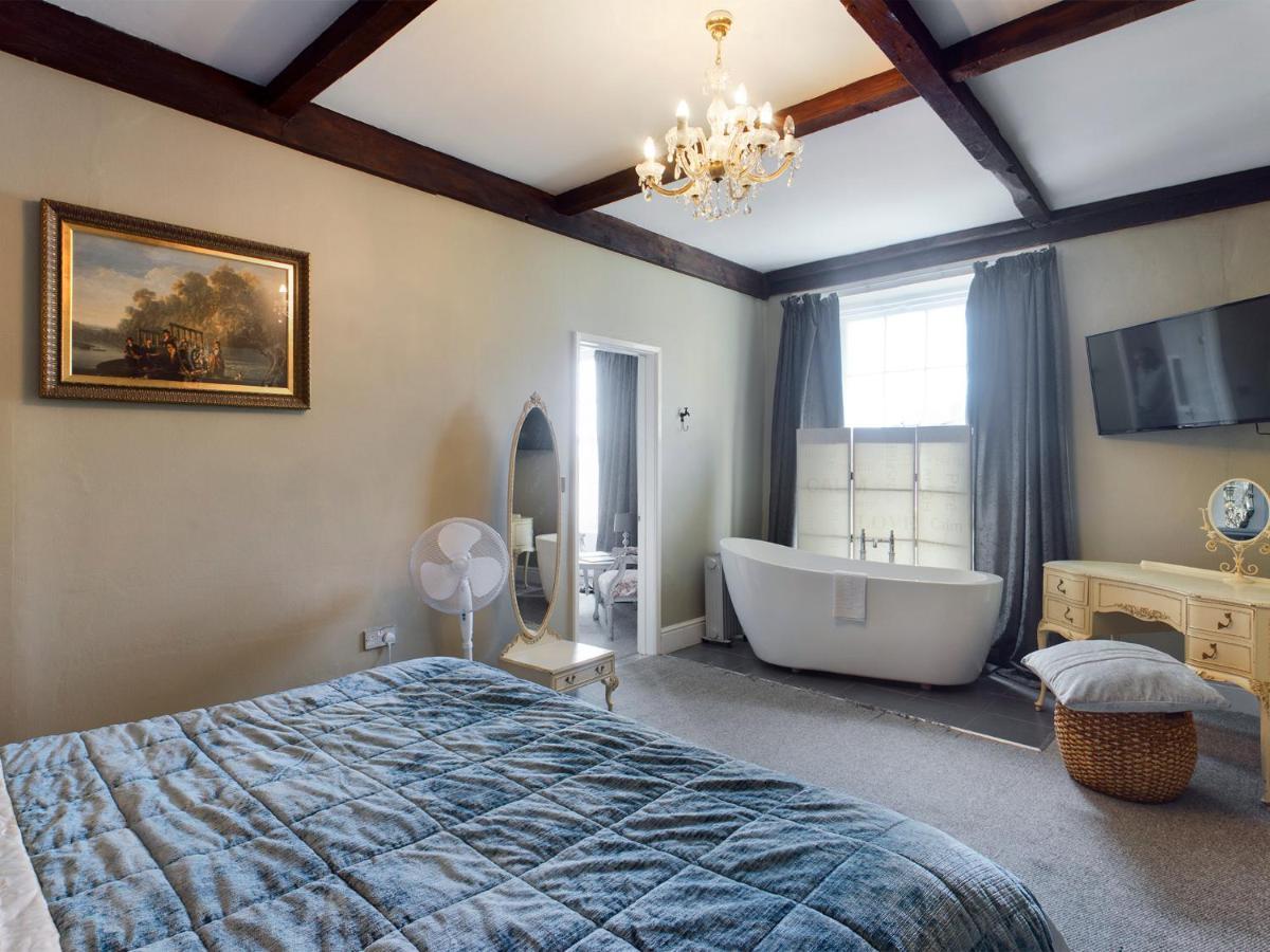 Отель The Oak House Axbridge Экстерьер фото The master bedroom