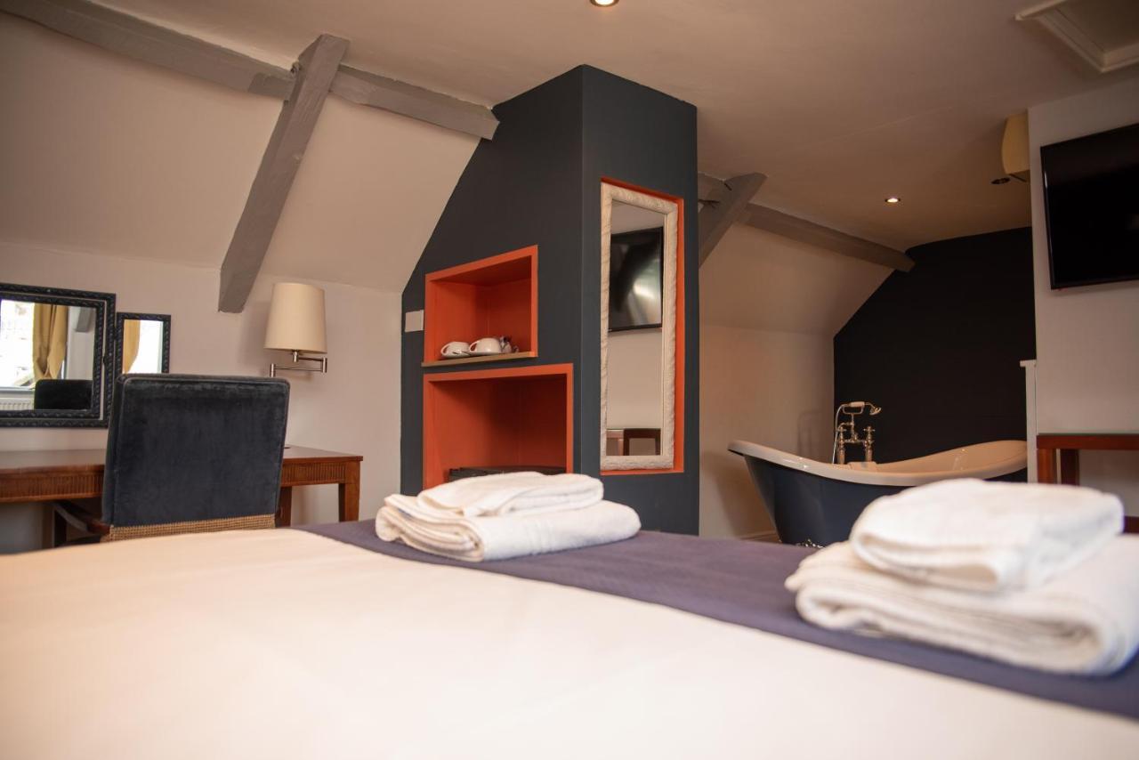 Отель The Oak House Axbridge Экстерьер фото A room at the hotel