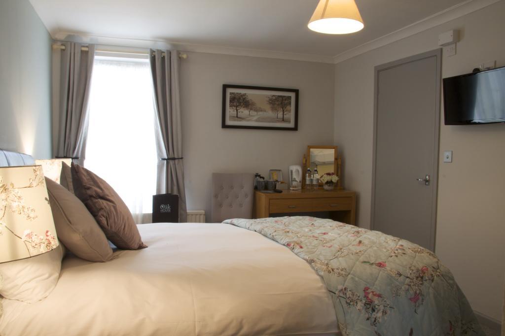 Отель The Oak House Axbridge Экстерьер фото A bedroom at the hotel